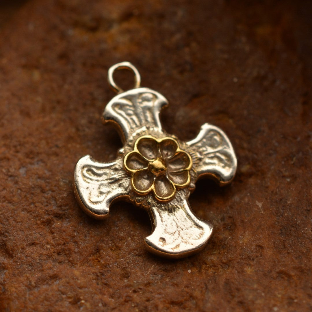 Сребърен медальон кръст 925 с позлатено цвете – артистичен дизайн | Арт Дива