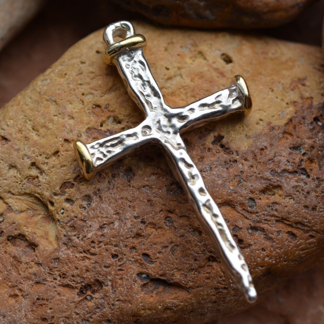 Сребърен медальон кръст 925 със златни акценти – мъжки бохо-рустик дизайн | Арт Дива