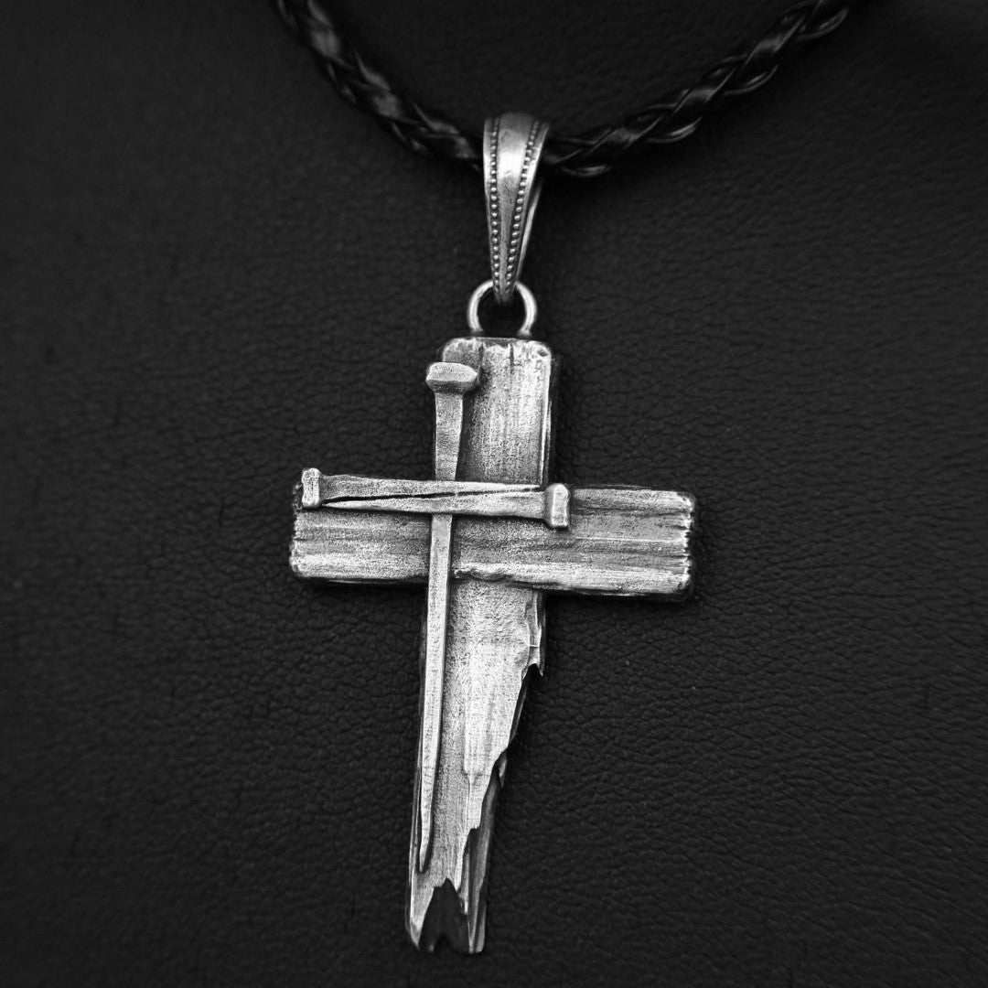 Сребърен медальон 925 – масивен мъжки кръст, символ на вяра и решителност, ръчна изработка | Арт Дива