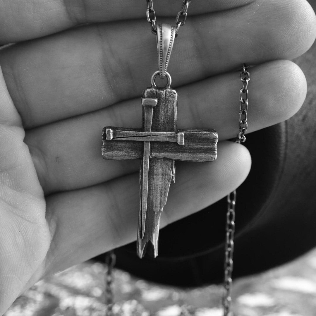 Сребърен медальон 925 – масивен мъжки кръст, символ на вяра и решителност, ръчна изработка | Арт Дива