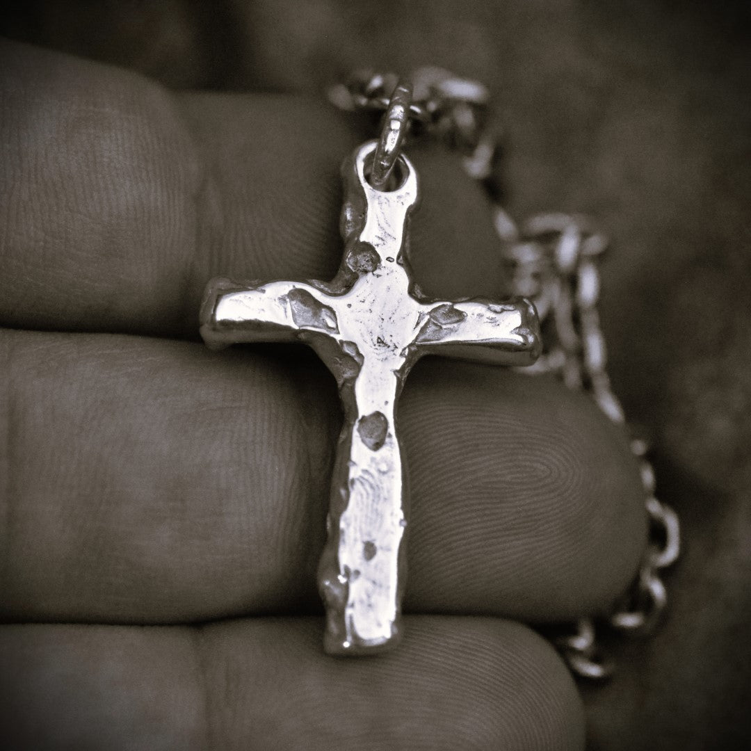 Сребърен кръст висулка 925 | Ръчно изработен мъжки медальон | Талисман за вяра и духовна сила | Арт Дива