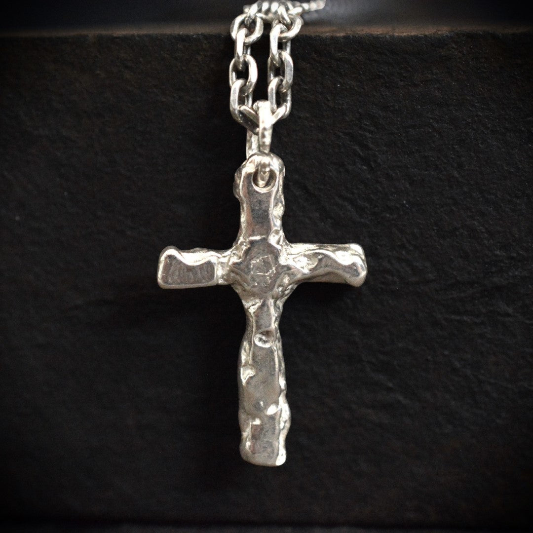 Сребърен кръст висулка 925 | Ръчно изработен мъжки медальон | Талисман за вяра и духовна сила | Арт Дива
