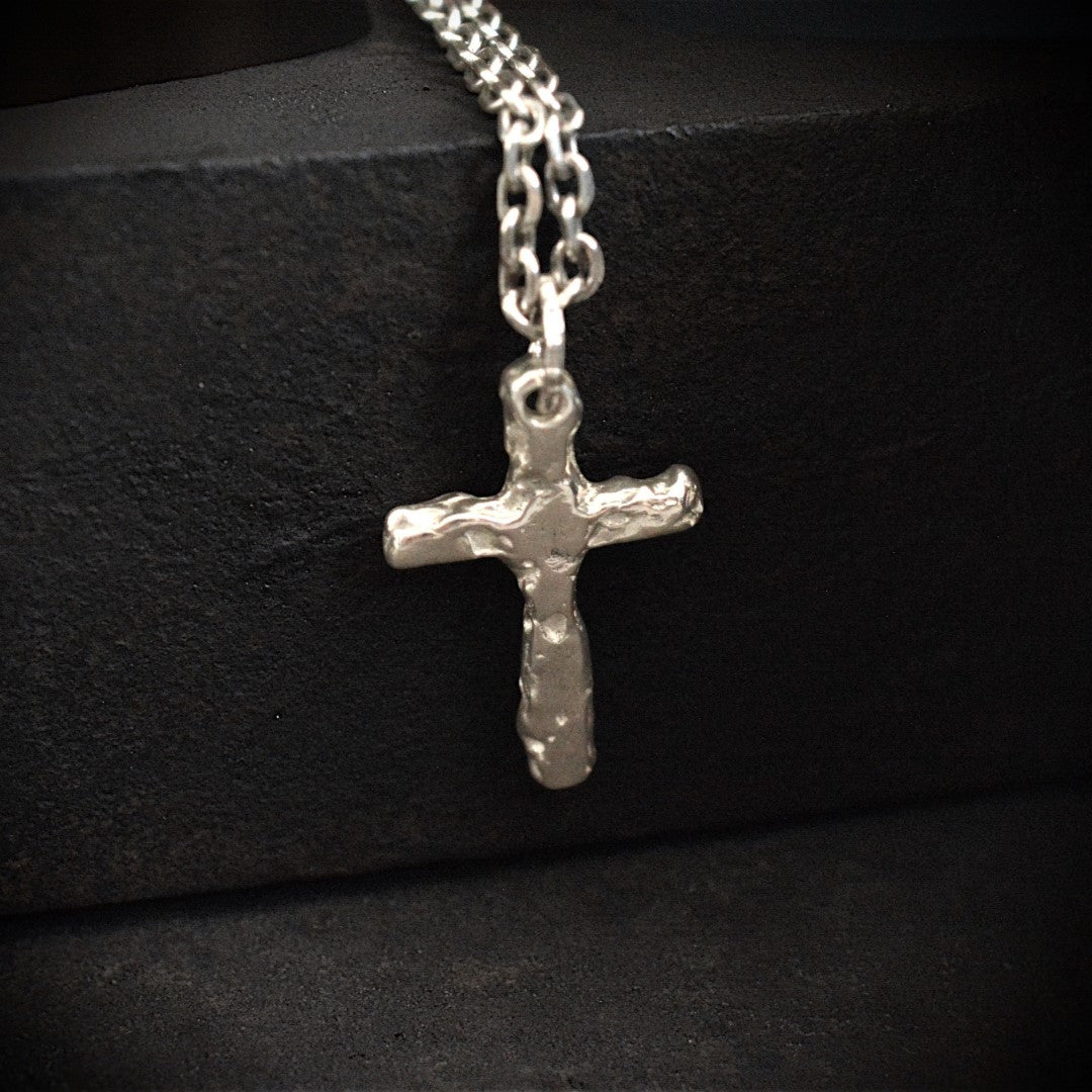Сребърен кръст висулка 925 | Ръчно изработен мъжки медальон | Талисман за вяра и духовна сила | Арт Дива