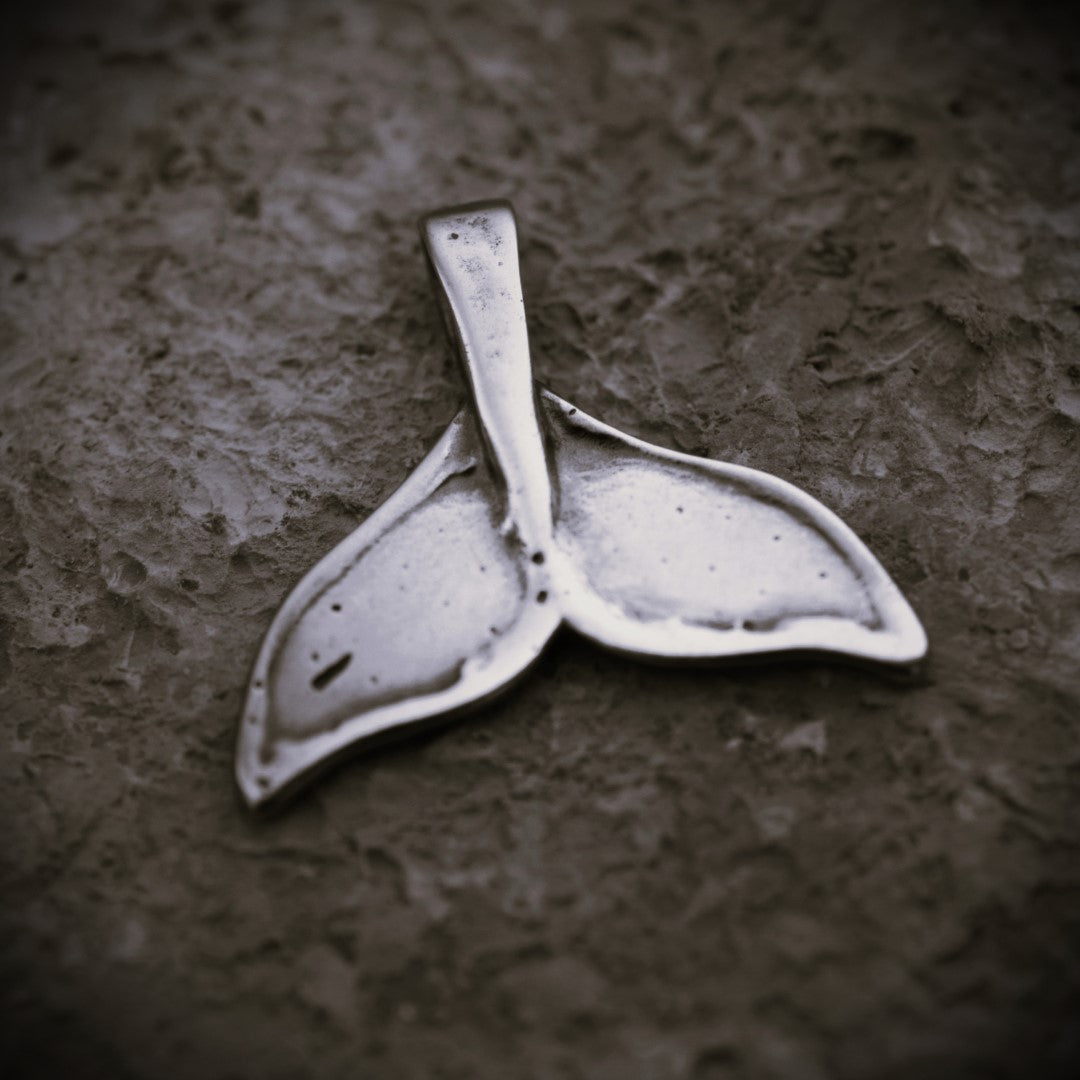 Мъжки медальон, сребро 925 – „Опашка на кит“ | Бохо – Рюстик – Скулптурни бижута | Ръчна изработка | Арт дива