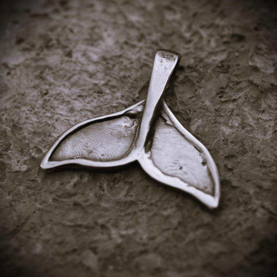 Мъжки медальон, сребро 925 – „Опашка на кит“ | Бохо – Рюстик – Скулптурни бижута | Ръчна изработка | Арт дива