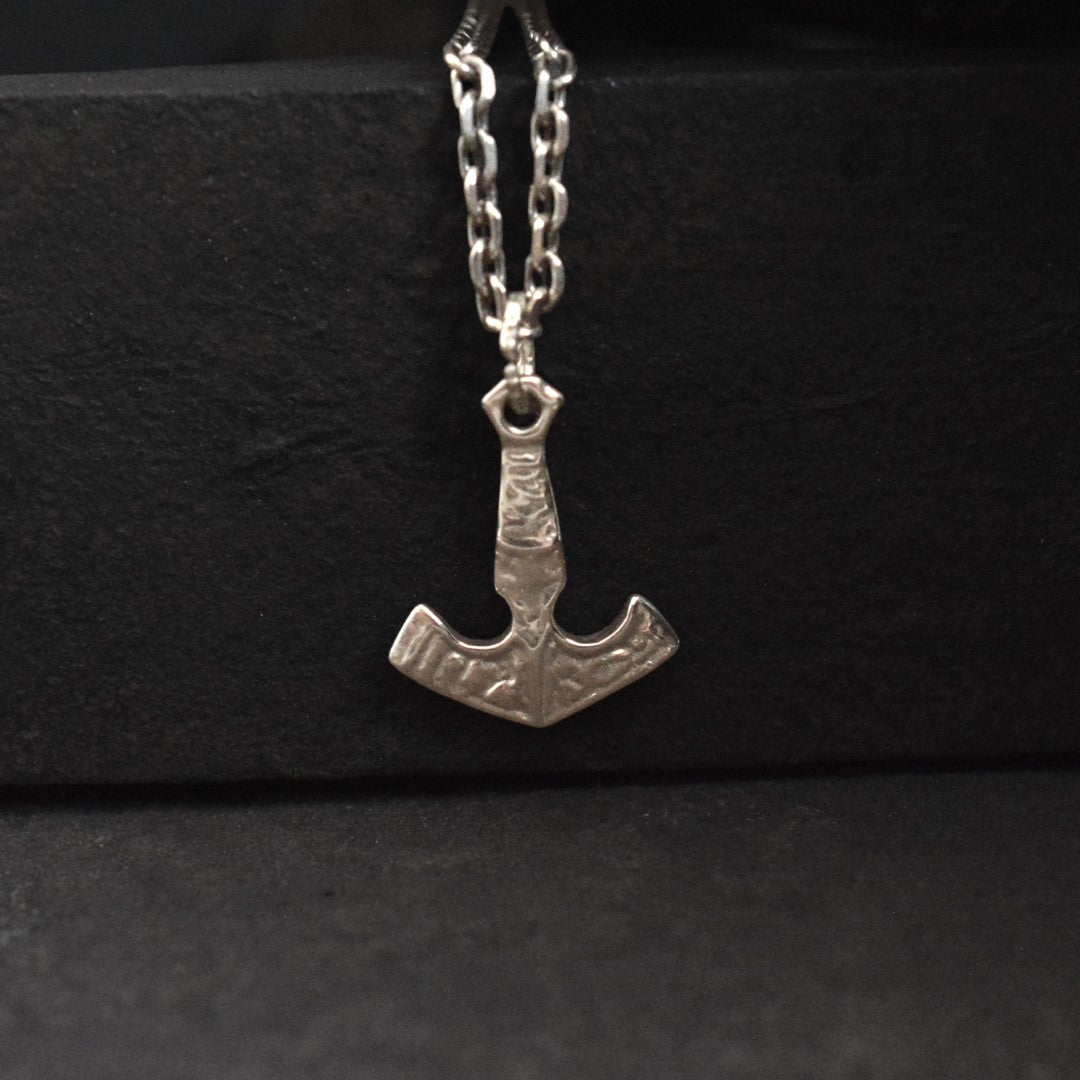 Сребърен медальон 925 “Викингска Котва” | Символ на Вяра, Надежда и Любов | Ръчно изработено мъжко бижу от ArtDiva | Бохо – Рустик – Скулптурно