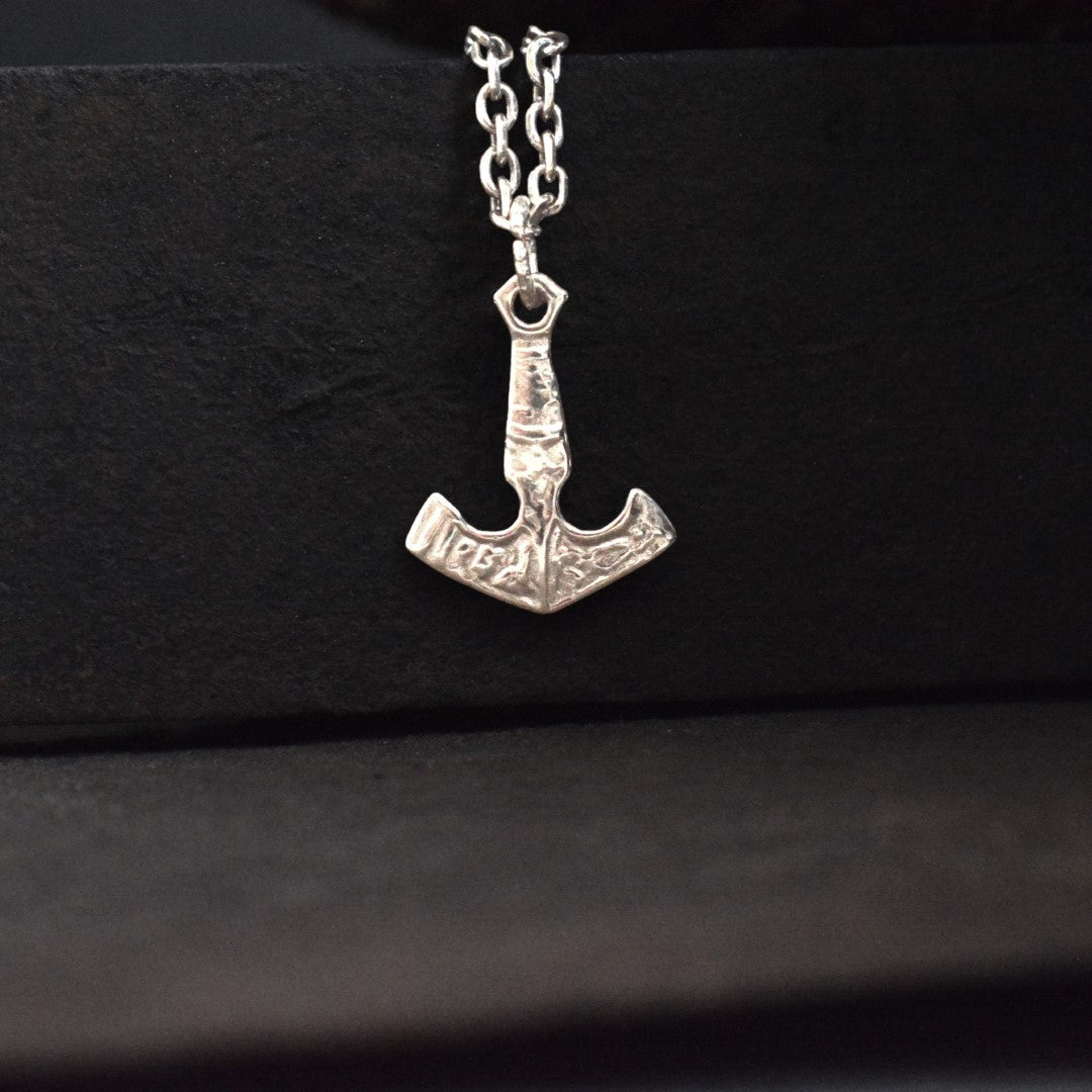 Сребърен медальон 925 “Викингска Котва” | Символ на Вяра, Надежда и Любов | Ръчно изработено мъжко бижу от ArtDiva | Бохо – Рустик – Скулптурно