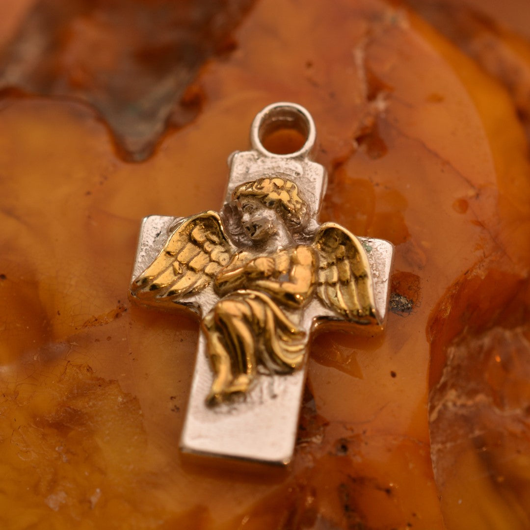 Сребърен медальон 925 „Ангелска прегръдка“ | Талисман за любов и закрила | Бохо рустик скулптурно бижу, ръчна изработка | ArtDiva