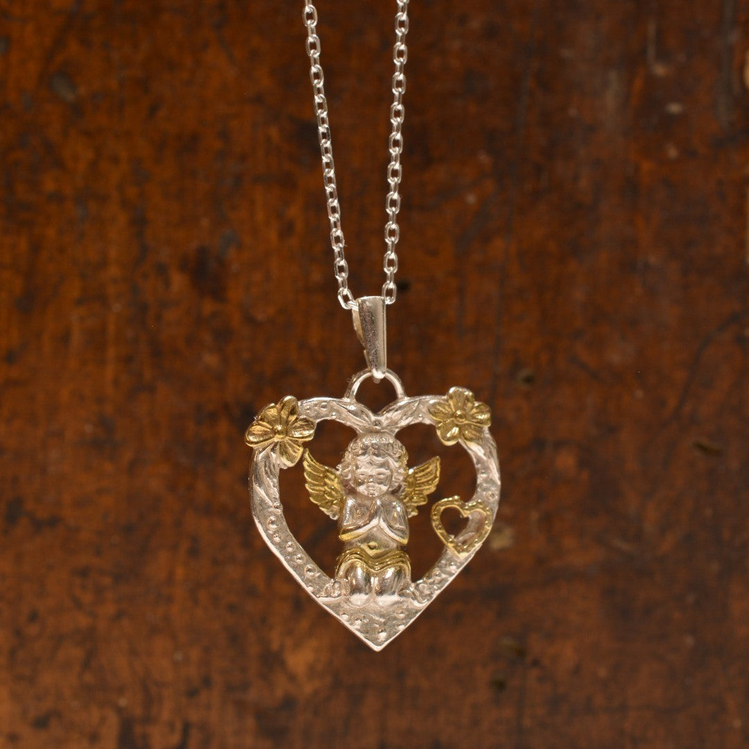 Сребърен медальон 925 „Ангел в сърце“ | Талисман за любов и закрила | Бохо рустик скулптурно бижу с позлатени акценти | ArtDiva