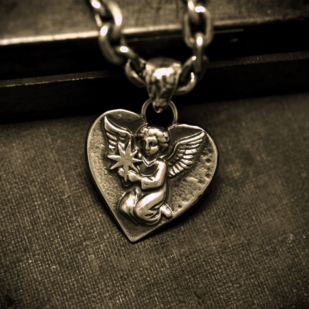 Сребърен медальон 925 „Небесен ангел със звезда“ | Талисман за любов, памет и закрила | Бохо рустик скулптурно бижу, ръчна изработка | ArtDiva