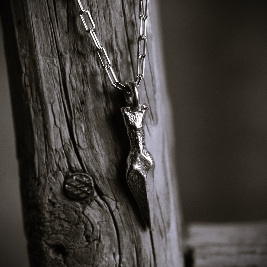 Сребърен медальон острие 925 – мъжки бохо талисман за сила | Арт Дива