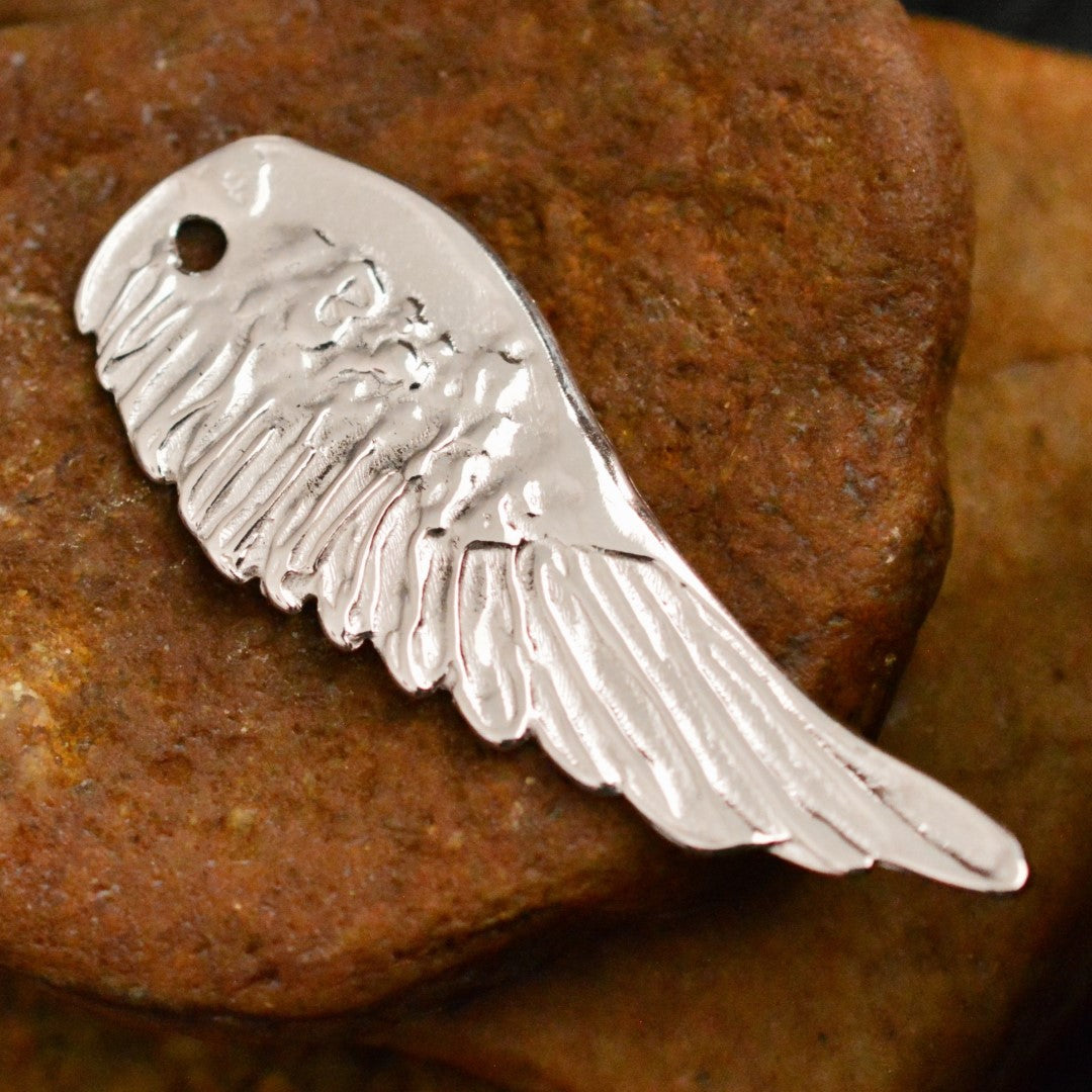 Сребърен медальон 925 ангелско крило – ръчно изработени бохо, скулптурни и рюстик бижута, талисман за закрила и духовна сила | Арт Дива