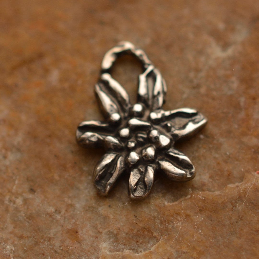 Сребърно бижу 925 – медальон цвете Еделвайс, талисман за чиста любов и вярност, скулптурни бижута, бохо стил, ръчна изработка, подходящ подарък за майка, дъщеря или приятелка  Арт Дива