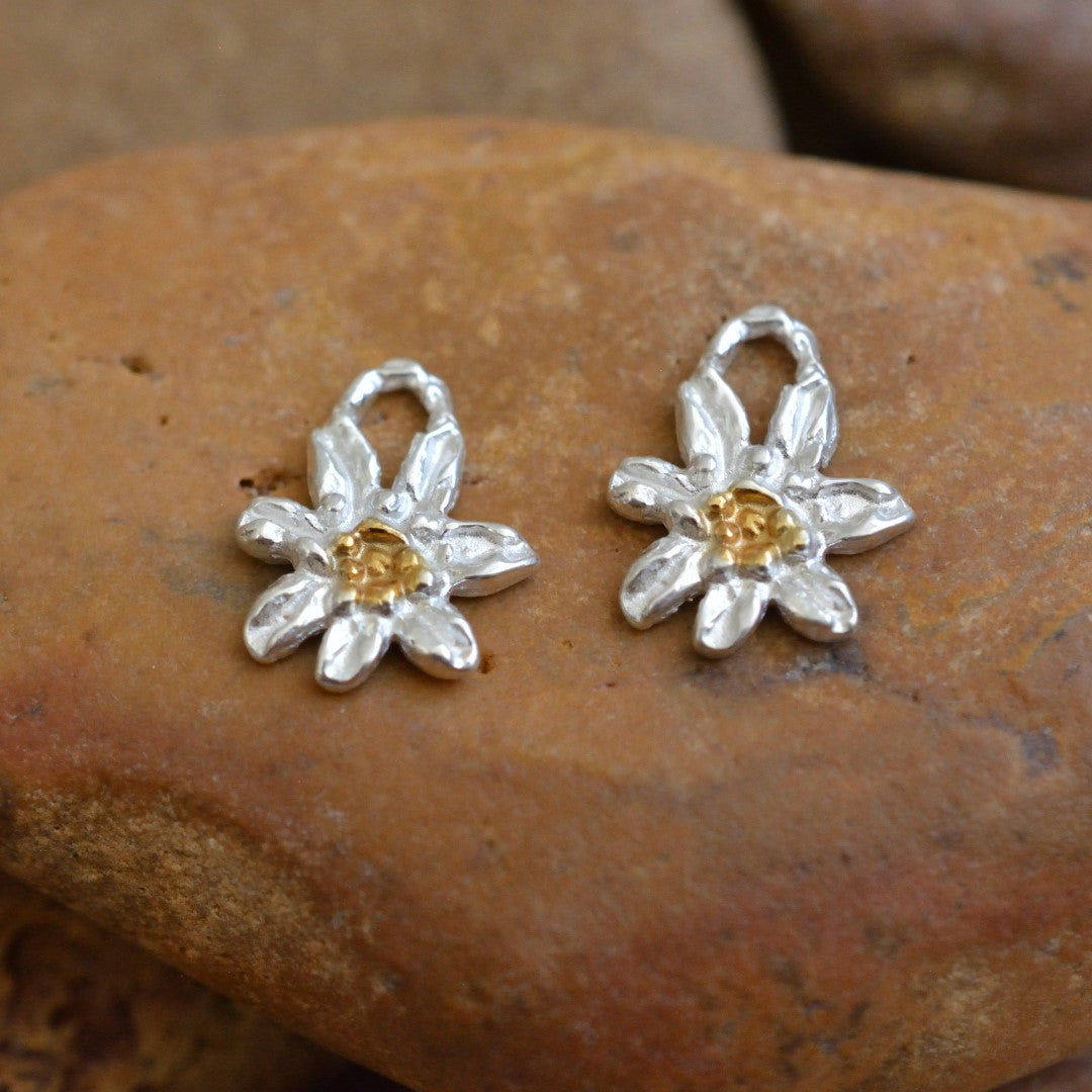 Сребърно Бижу 925 – Медальон Цвете Еделвайс, Талисман за Чиста Любов и Вярност, Бохо Стил, Ръчна Изработка | ArtDiva Скулптурни Бижута | Колекция „Блясък“ е със Златни Акценти