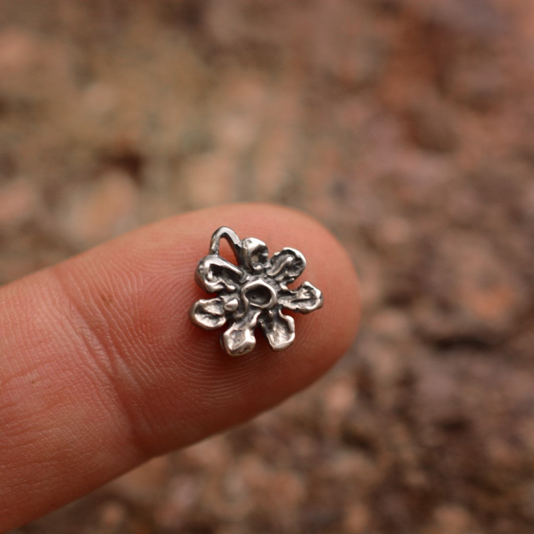 Сребърен медальон 925 цвете – талисман за хармония, скулптурни бижута, бохо стил, ръчна изработка, подходящ подарък за майка, дъщеря или приятелка Арт Дива
