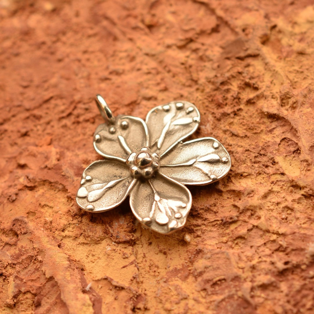 Сребърен медальон 925 „Цвят на вишна“ – талисман за любов, ново начало и хармония | Art Diva – бохо рустик скулптурно бижу ръчна изработка