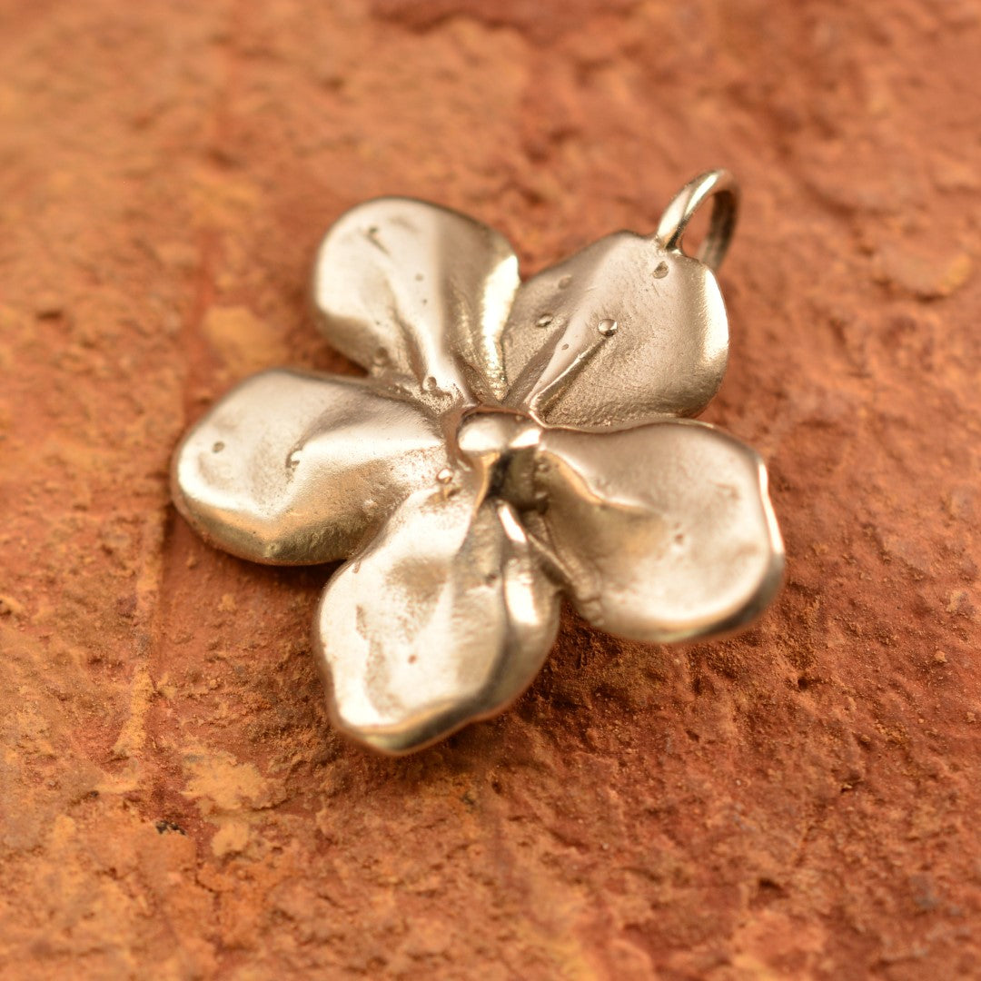 Сребърен медальон 925 „Цвят на вишна“ – талисман за любов, ново начало и хармония | Art Diva – бохо рустик скулптурно бижу ръчна изработка