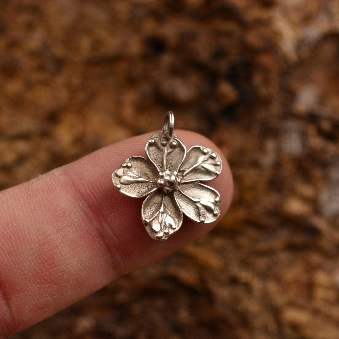 Сребърен медальон 925 „Цвят на вишня“ – талисман за любов, ново начало и хармония | Art Diva – бохо рустик скулптурно бижу ръчна изработка