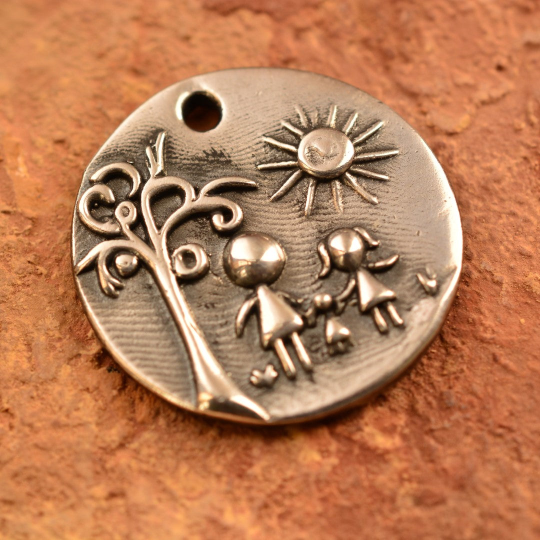 Сребърен медальон 925 „Фамилия“ – Талисман на любов, семейство и връзка между поколенията | Art Diva – Бохо скулптурно бижу