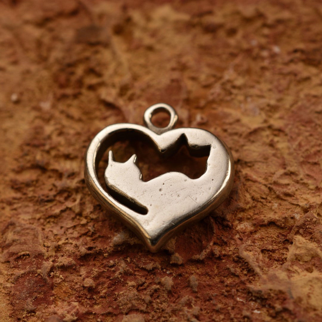 Сребърен медальон 925 „Котки Ин и Ян“ – символ на любовта към котките и хармонията | Бохо рустик скулптурно бижу | Art Diva
