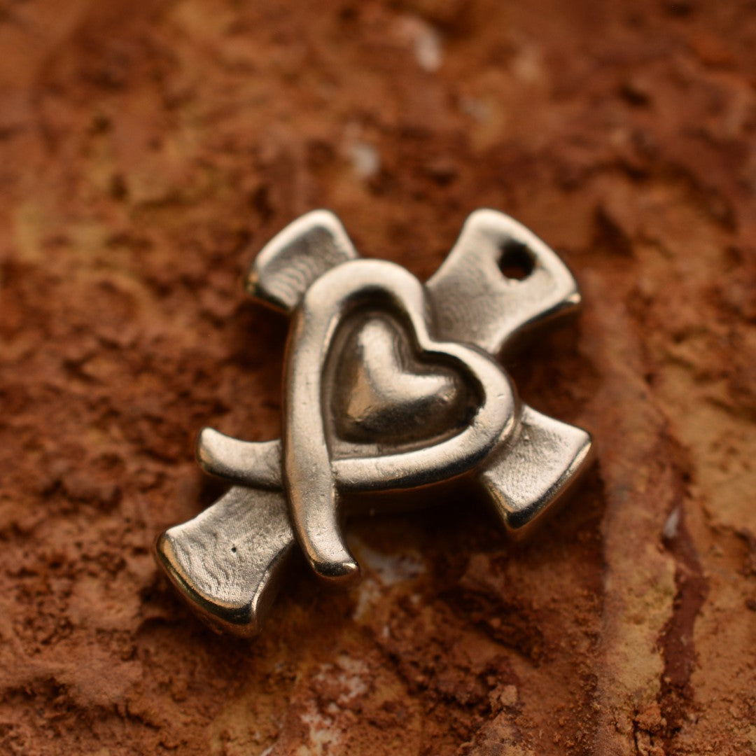 Сребърен медальон 925 „Кръст със сърце“ | Талисман на вяра и любов | Ръчна изработка бохо рустик скулптурно бижу | Арт дива