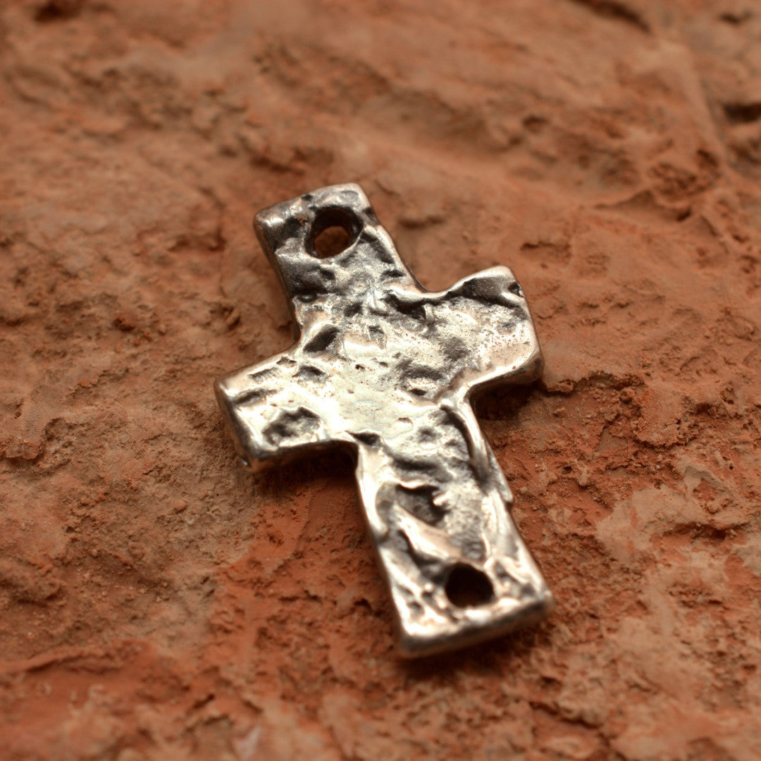 Сребърен медальон 925 кръст със сърце – талисман за вяра и любов, скулптурни бижута, бохо стил, ръчна изработка, подходящ подарък за майка, дъщеря или приятелка  Арт Дива