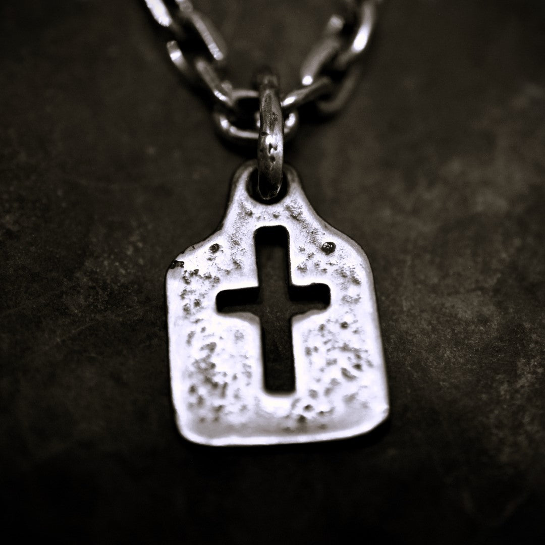 Сребърен медальон 925 с кръст – мъжко бижу с оксидирано покритие | Арт Дива