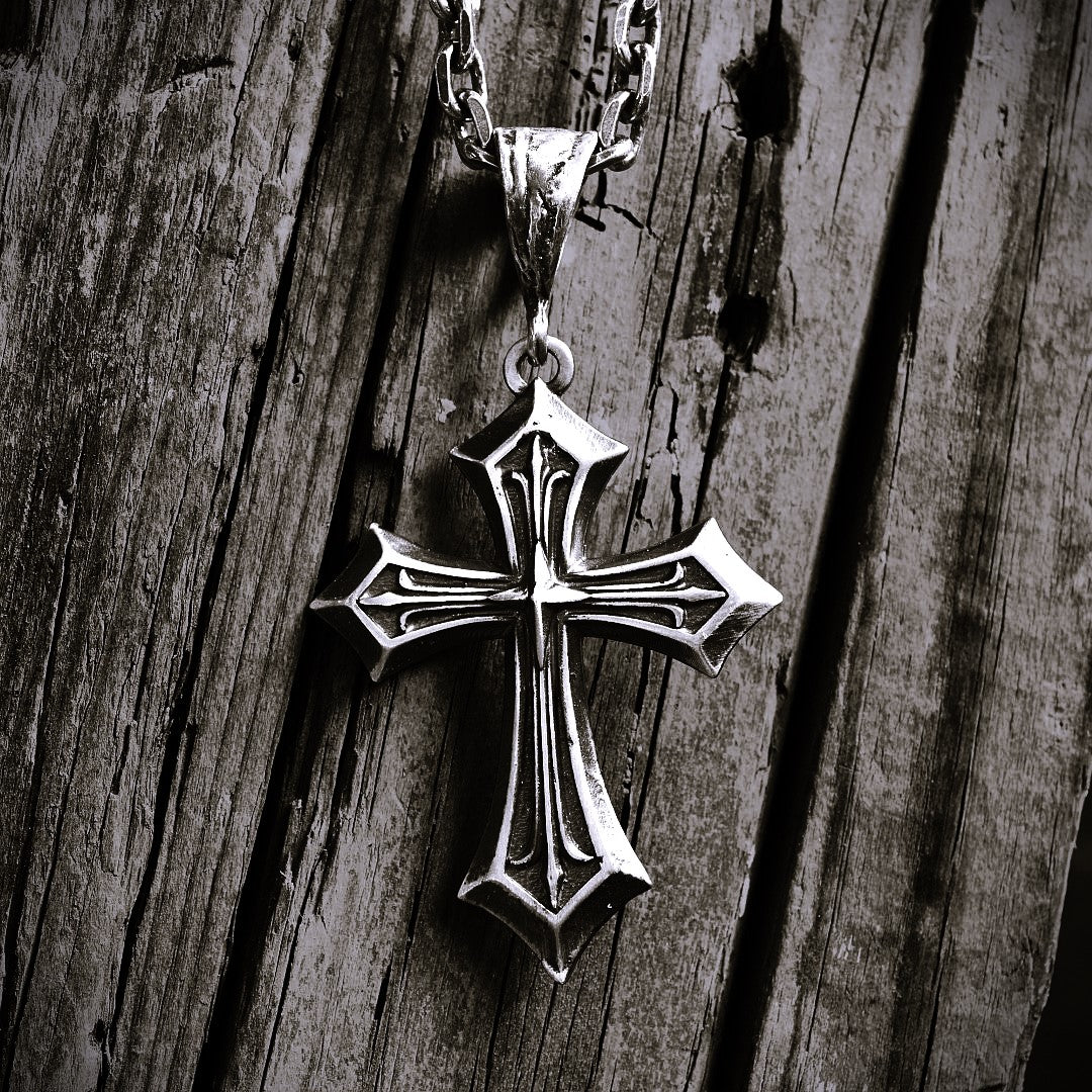 Сребърен медальон 925 „Кръст на вярата“ – символ на духовна сила и закрила.