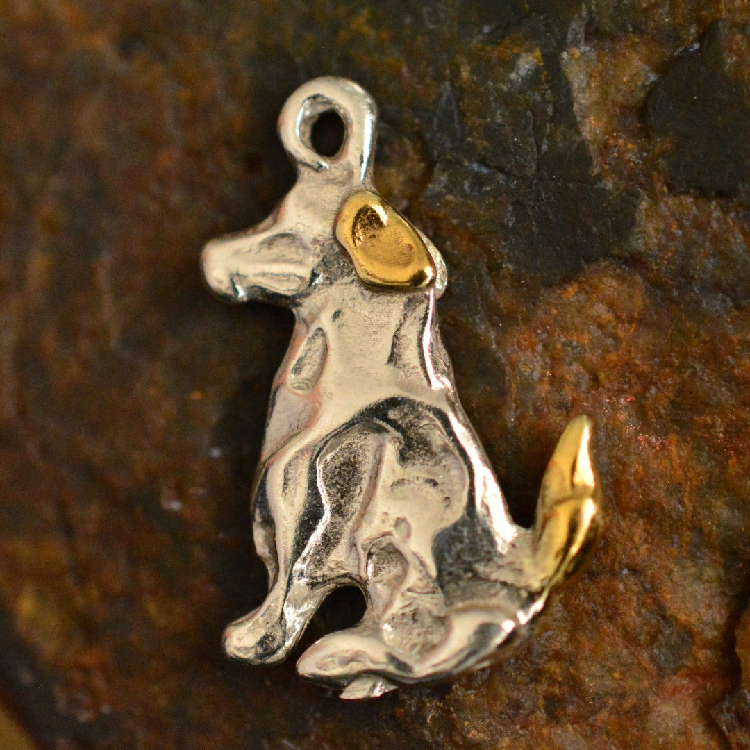 Сребърен медальон 925 куче със златни акценти – талисман за вярност, любов към животните и обич към домашния любимец | Арт Дива