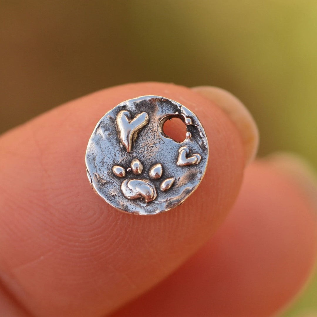 Сребърно бижу 925 за любители на кучета и котки – миниатюрен отпечатък на лапа с висулка Сърце, талисман за обич и лоялност, бохо стил, ръчна изработка | Арт Дива