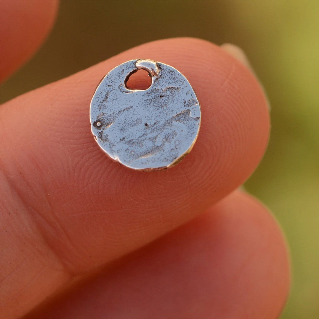 Сребърно бижу 925 за любители на кучета и котки – миниатюрен отпечатък на лапа с висулка Сърце, талисман за обич и лоялност, бохо стил, ръчна изработка | Арт Дива