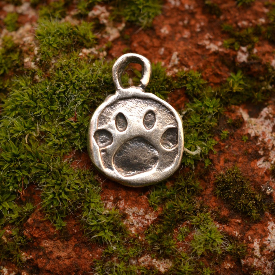 Сребърно бижу 925 – медальон лапичка, талисман за любов към животните, скулптурни бижута, бохо стил, ръчна изработка, подходящ подарък за любител на кучета или котки | Арт Дива