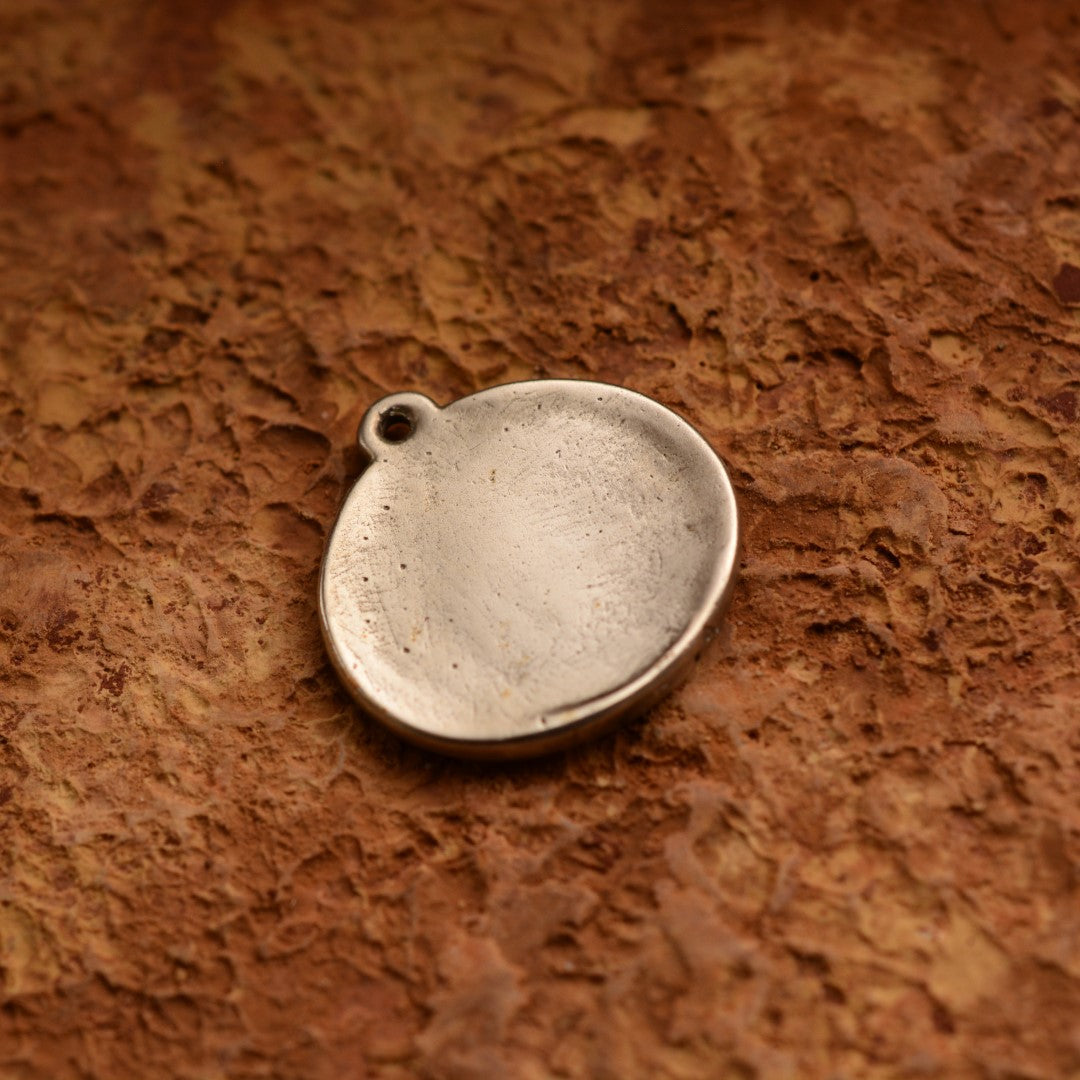 Сребърен медальон 925 „Майка и дете“ | Талисман за обич и семейна връзка | Art Diva – Ръчно изработено бохо скулптурно бижу