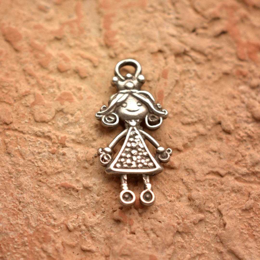 Сребърен медальон 925 „Малка принцеса“ | Талисман за дъщеря, сестра или любима внучка | Бохо рустик скулптурно бижу, ръчна изработка | Арт Дива