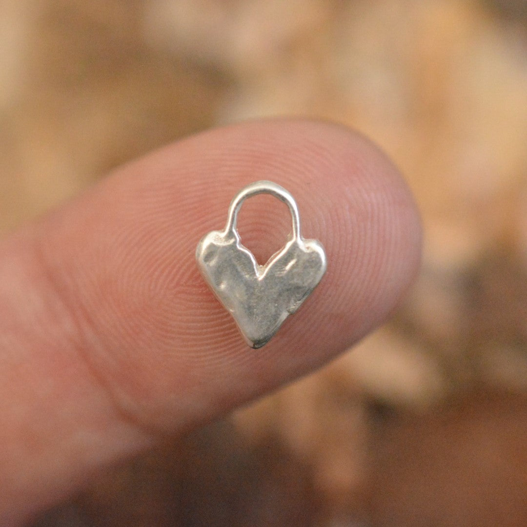 Сребърно бижу 925 – любовен медальон „Малко Сърце“, талисман за обич и свързаност, бохо стил, ръчна изработка | Арт Дива