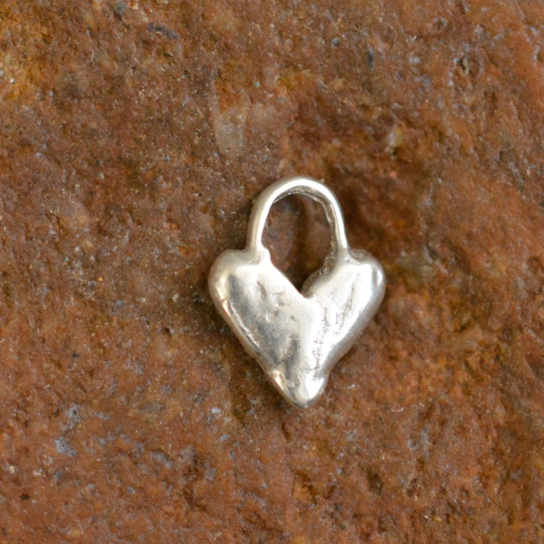 Сребърно бижу 925 – любовен медальон „Малко Сърце“, талисман за обич и свързаност, бохо стил, ръчна изработка | Арт Дива