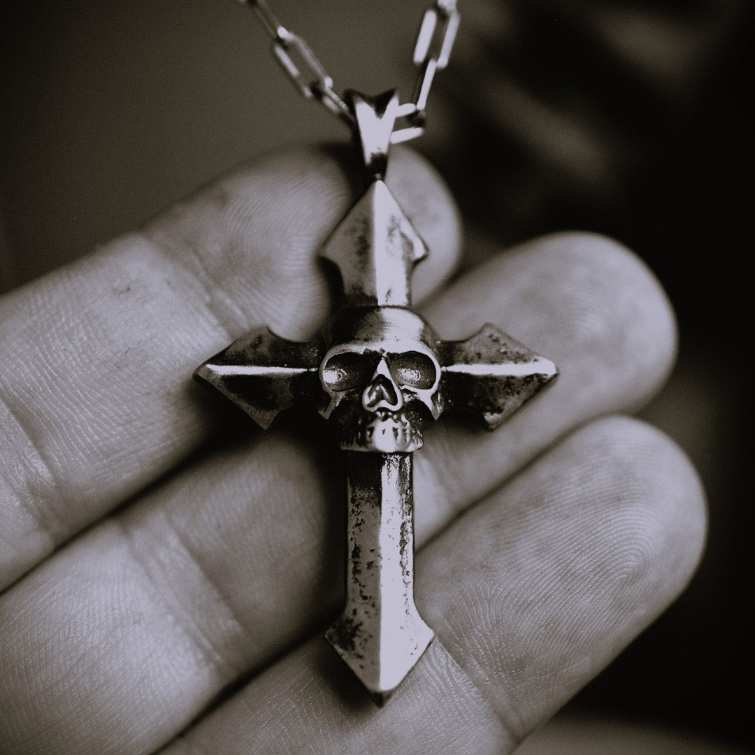 Сребърен медальон 925 „Memento Mori“ – мъжки кръст със символ на смъртта и вечността | Арт Дива