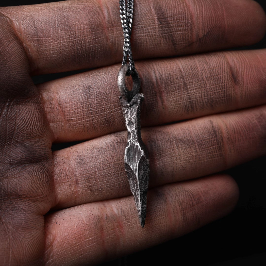 Сребърен медальон острие 925 | Мъжка висулка кинжал талисман за сила и защита | Рустик скулптурно бижу ръчна изработка | Арт Дива