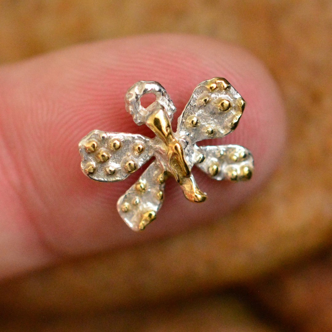 Сребърен медальон 925 пеперуда със златни акценти – талисман за промяна и лекота, ръчна изработка в бохо и рустик стил | Арт Дива