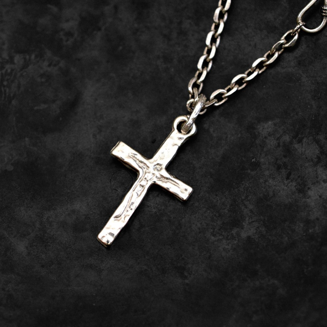 Сребърен мъжки медальон „Разпятие“ – Кръст с Исус Христос | 925 Стерлингово Сребро | Ръчна изработка Art Diva 