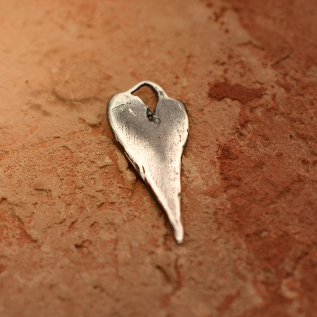 Сребърен медальон 925 дълго сърце с кръст – талисман за вяра в любовта, скулптурни бижута, бохо стил, ръчна изработка, подходящ подарък за майка, дъщеря или приятелка | Арт Дива