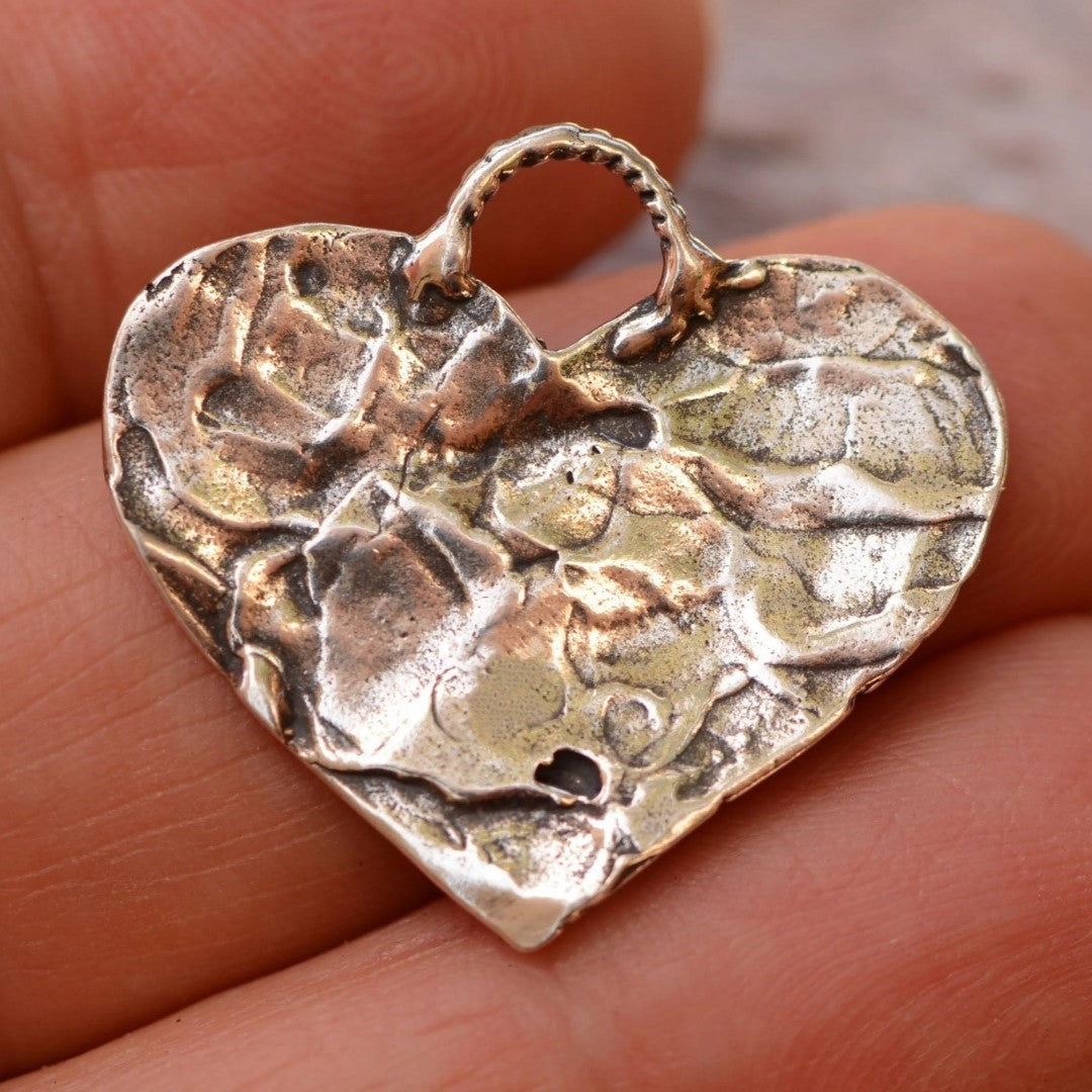 Сребърно бижу 925 – любовен медальон „Сърце с Слънчоглед“, талисман за обич и нежност, бохо стил, ръчна изработка  ArtDiva