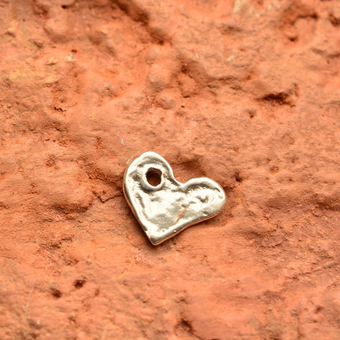 Сребърен медальон 925 сърце – талисман за любов и свързаност, ръчна изработка в бохо и рустик стил | Арт Дива