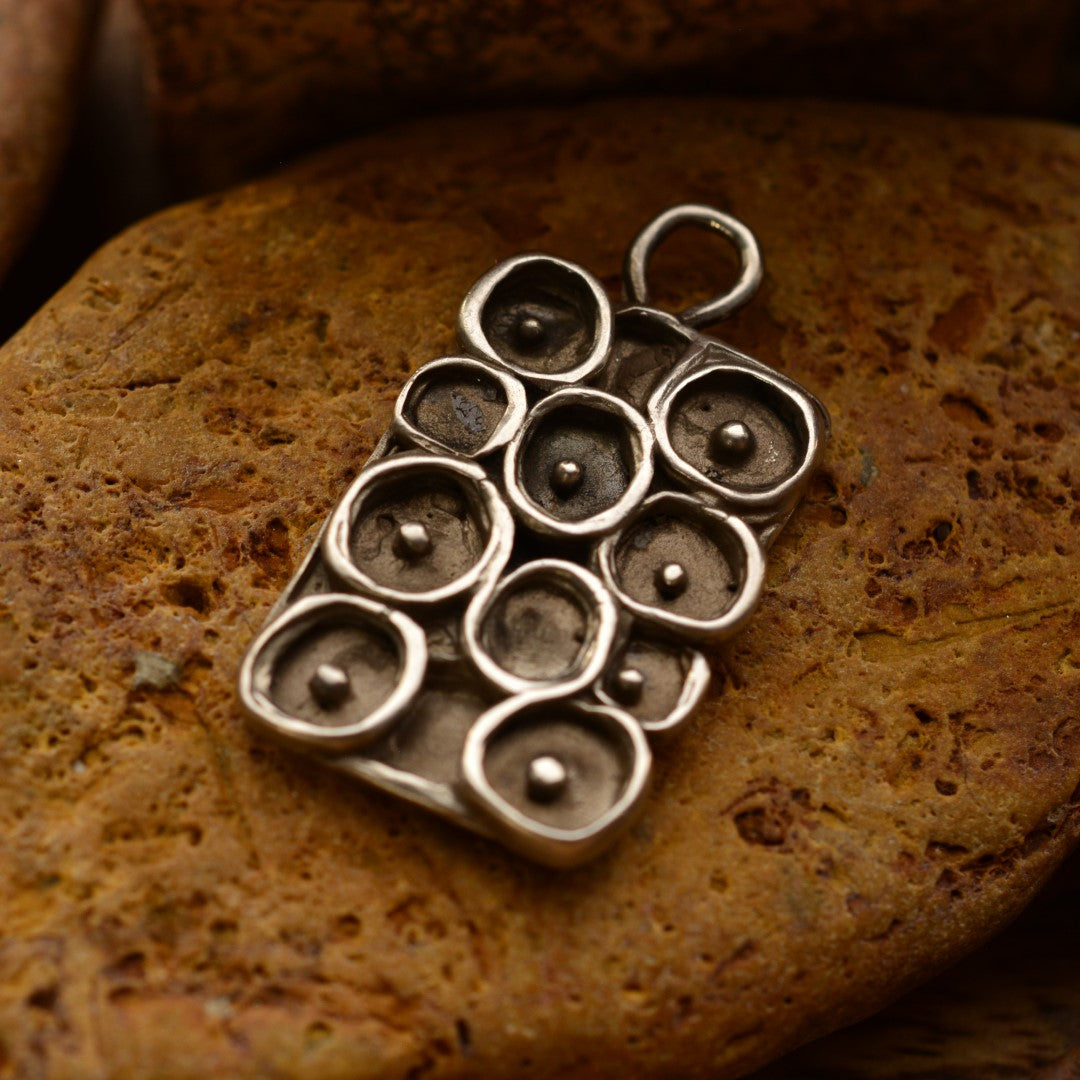 Сребърен медальон 925 „Утринна роса“ – артистично бохо-рустик бижу | Арт Дива