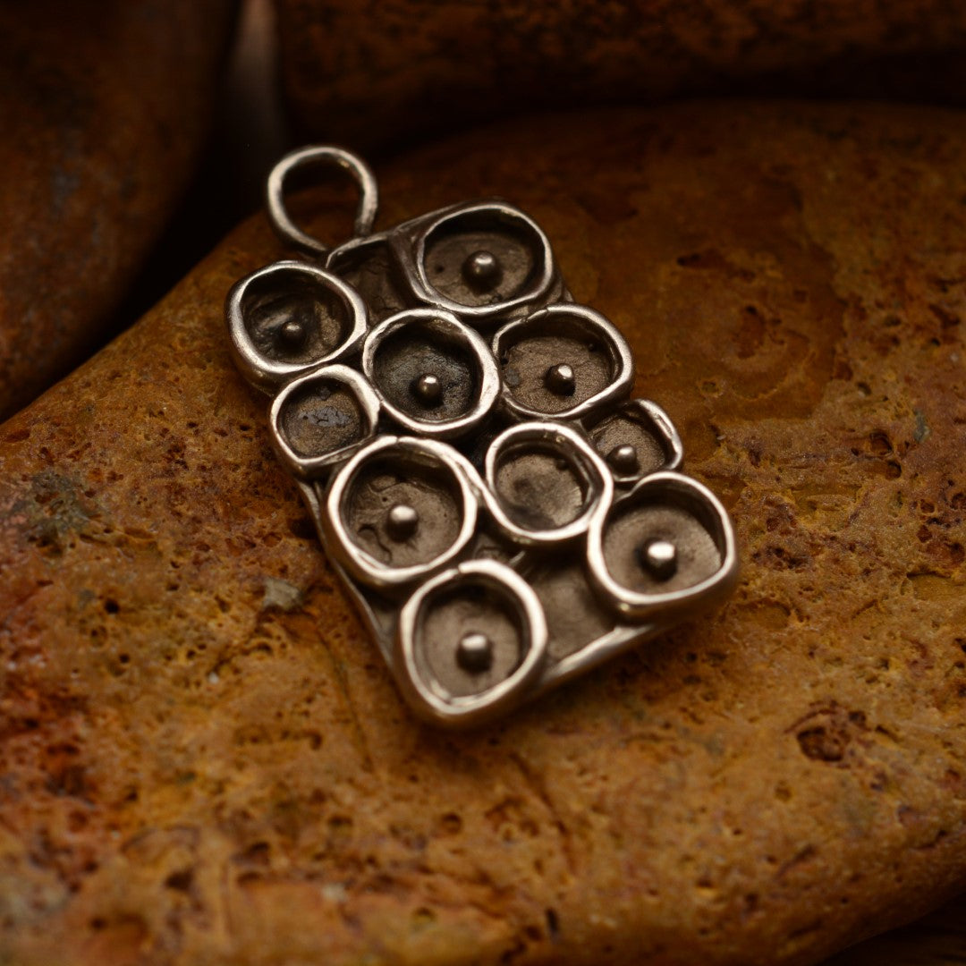 Сребърен медальон 925 „Утринна роса“ – артистично бохо-рустик бижу | Арт Дива