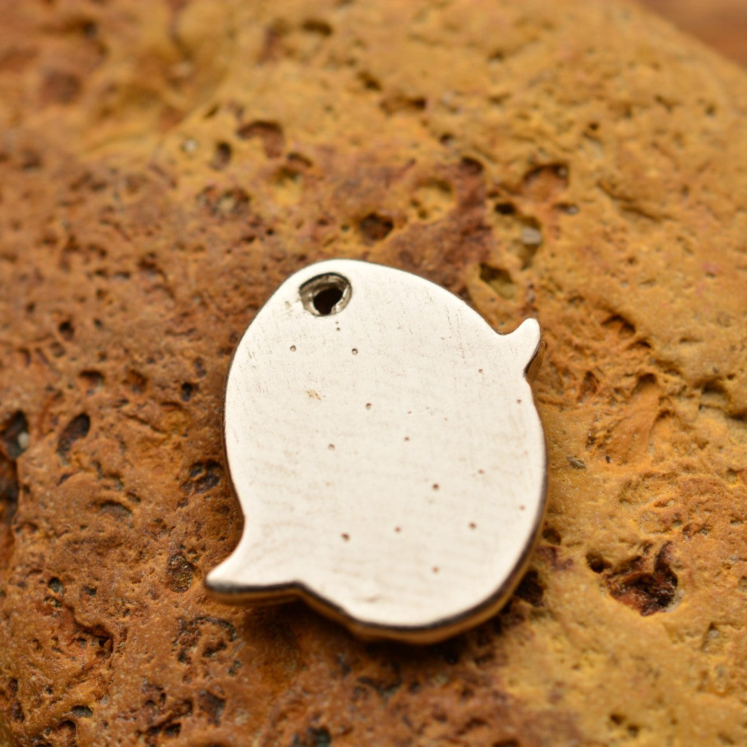 Ръчно изработен сребърен медальон 925 „Влюбени пиленца“ със златни акценти | Талисман на любовта и хармонията | Амулет на връзката и споделеното щастие | Бохо – Рустик – Скулптурни бижута | Арт Дива