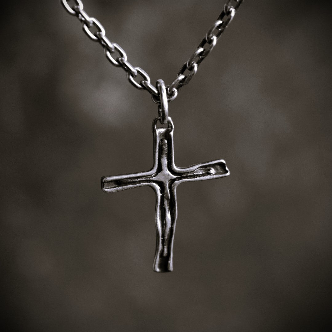 Сребърен медальон 925 кръст – ръчно изработено мъжко бижу с оксидация | Арт Дива