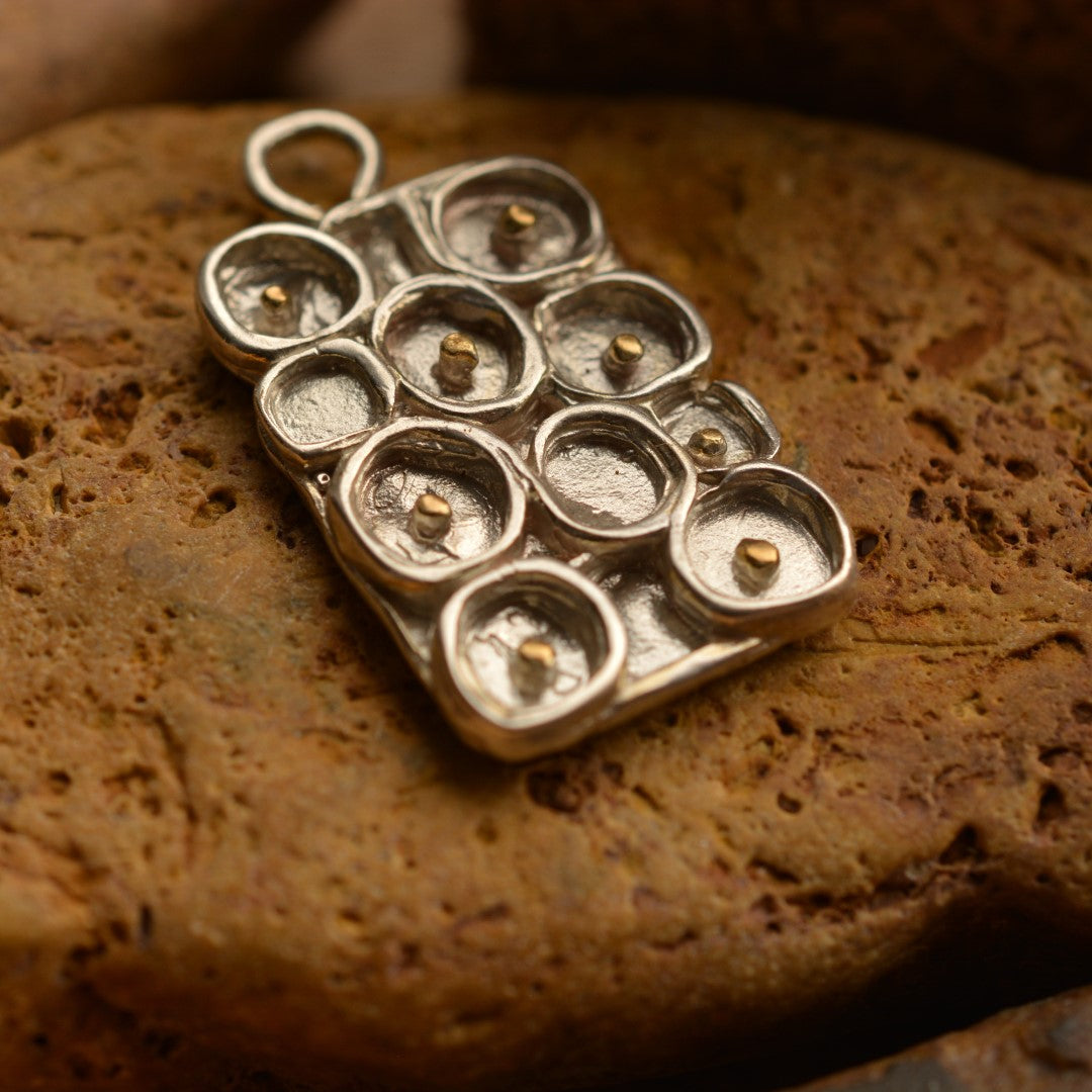 Сребърен медальон 925 „Утринна роса“ със златни акценти – артистично ръчно бижу | Арт Дива