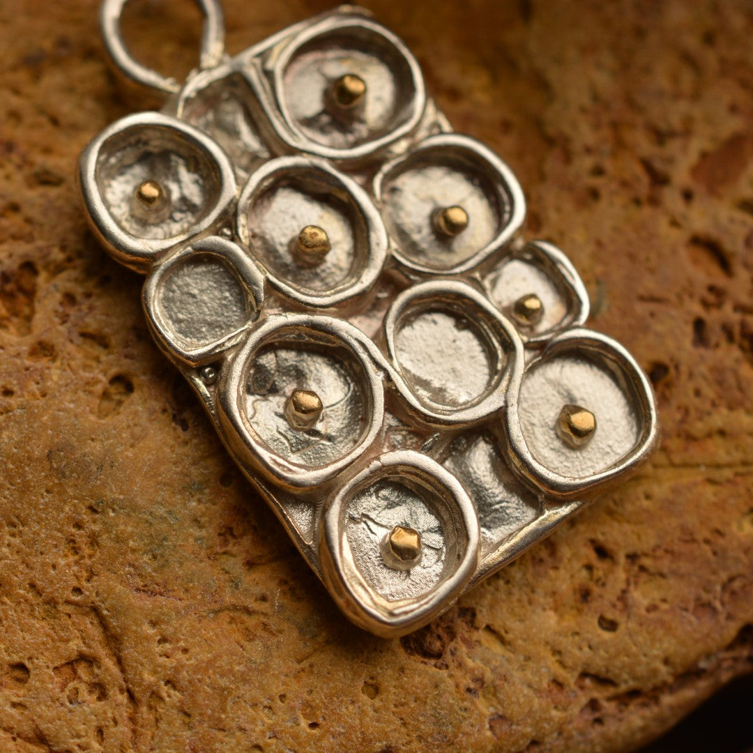 Сребърен медальон 925 „Утринна роса“ със златни акценти – артистично ръчно бижу | Арт Дива