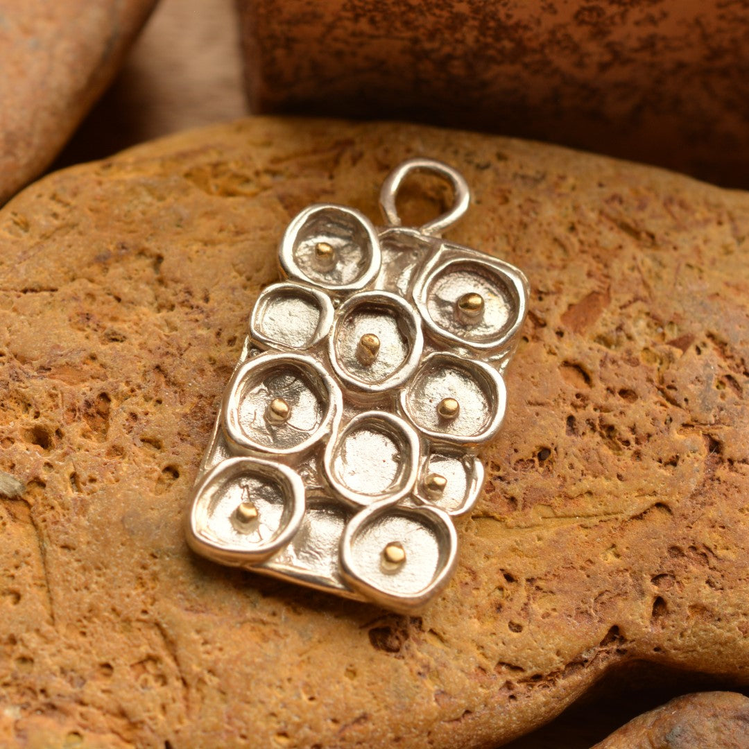 Сребърен медальон 925 „Утринна роса“ със златни акценти – артистично ръчно бижу | Арт Дива